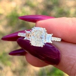 18k 3 stone Diamond Ring